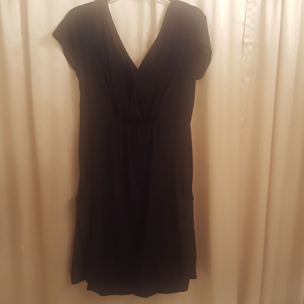 16W black dress with pockets